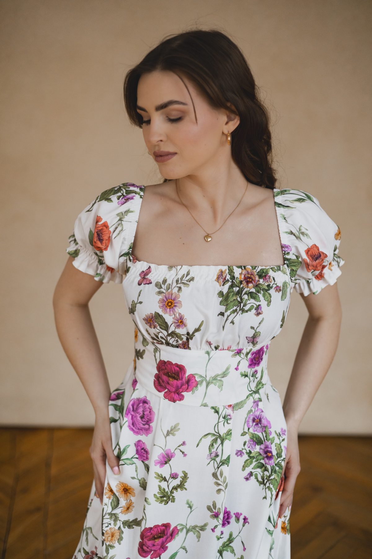 Sukienka Suzanne flowers in white