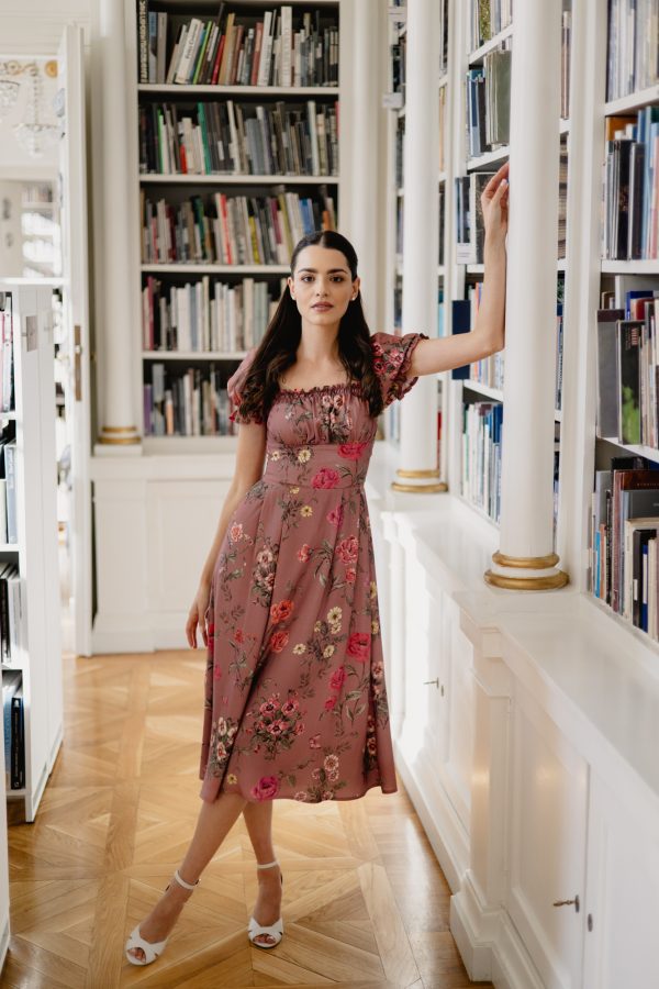 Sukienka Suzanne Flowers in Dusty Pink