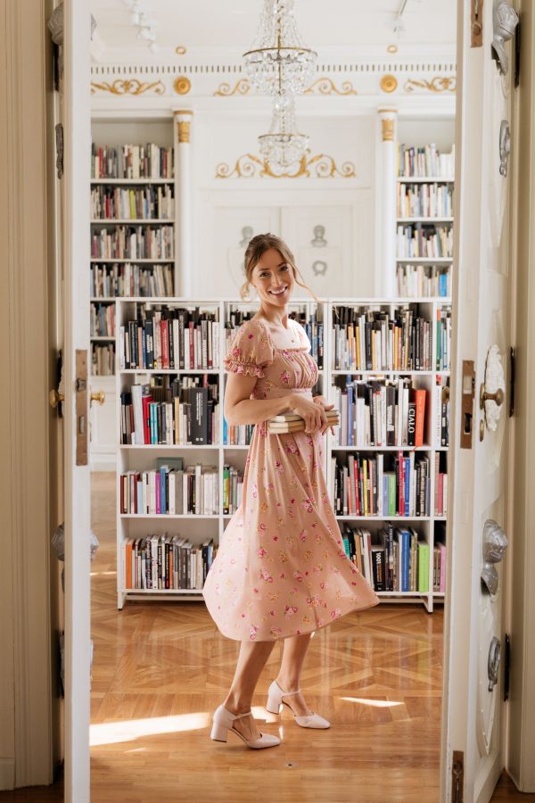 Sukienka Suzanne Flowers in Pastel Pink